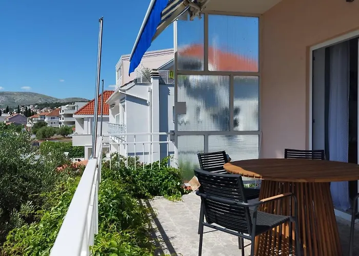 Tudija Apartment3-west Side Place, 90m2, Big Terrace, Beautiful Front View Traù