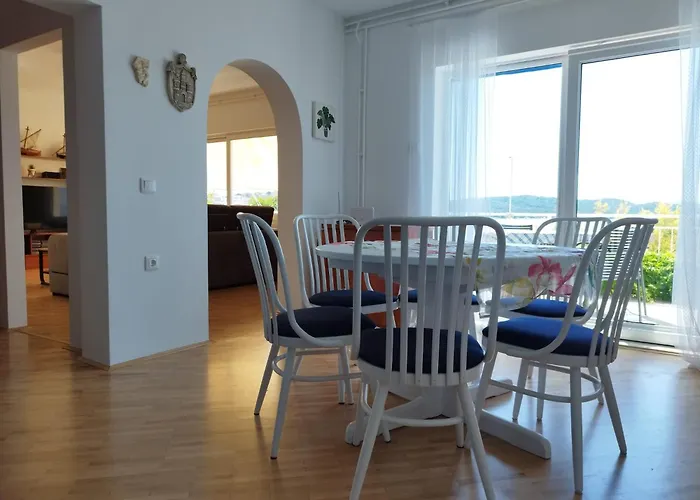 Tudija Apartment3-west Side Place, 90m2, Big Terrace, Beautiful Front View Traù