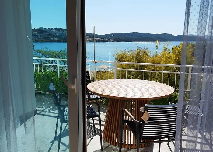 Apartament Tudija Apartment3-west Side Place, 90m2, Big Terrace, Beautiful Front View Trogir