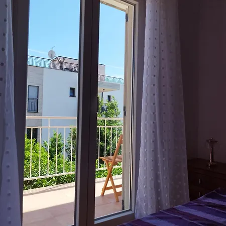 Tudija Apartment3-west Side Place, 90m2, Big Terrace, Beautiful Front View דירה טרוגיר