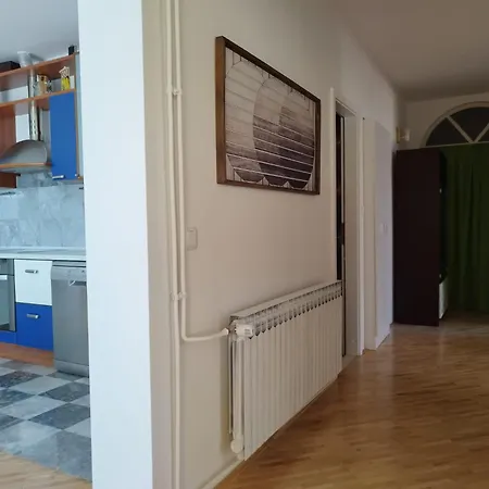 Tudija Apartment3-west Side Place, 90m2, Big Terrace, Beautiful Front View דירה טרוגיר