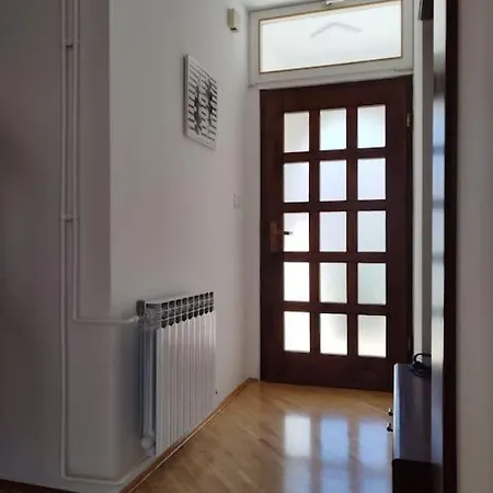 דירה Tudija Apartment3-west Side Place, 90m2, Big Terrace, Beautiful Front View טרוגיר