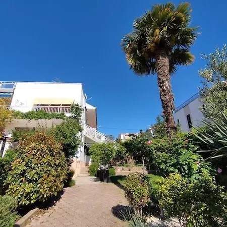 Tudija Apartment3-west Side Place, 90m2, Big Terrace, Beautiful Front View דירה טרוגיר